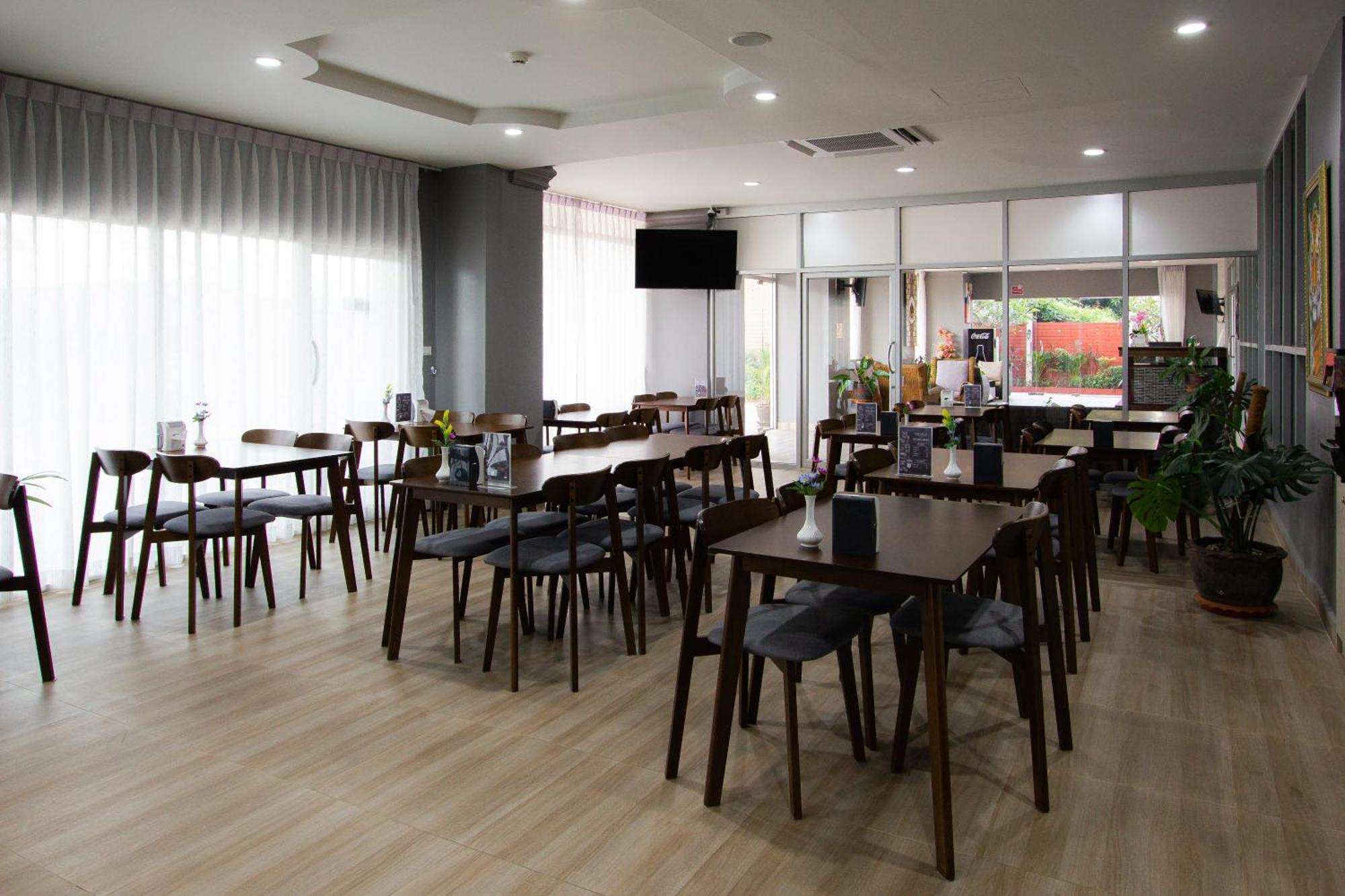 Valhalla Pattaya Hotel Jomtien Beach Exteriör bild