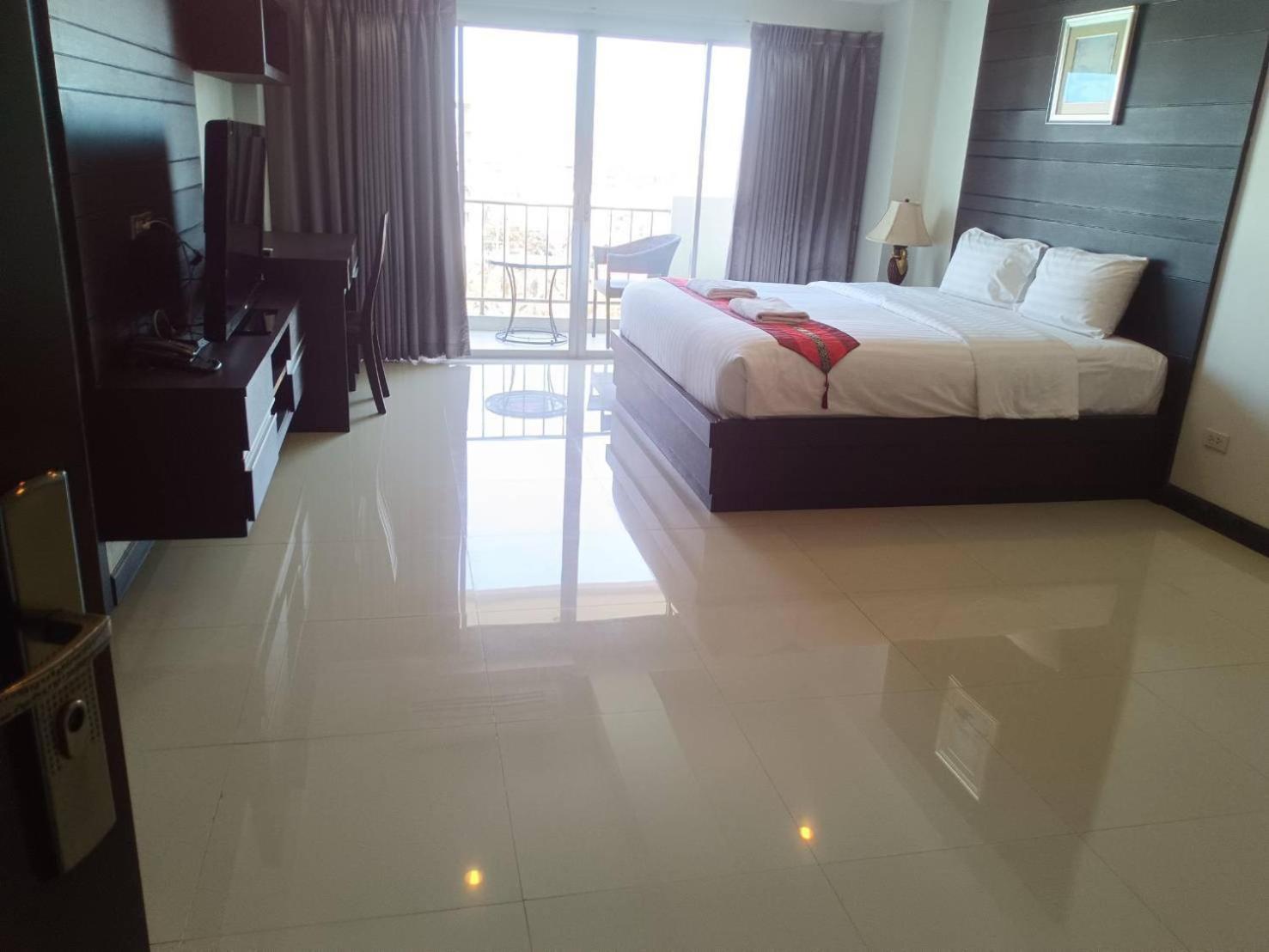 Valhalla Pattaya Hotel Jomtien Beach Exteriör bild